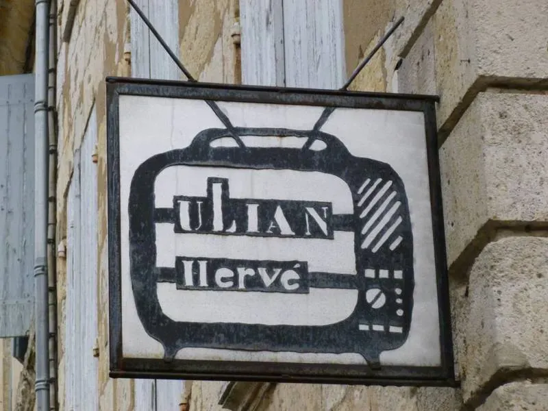 enseigne en fer