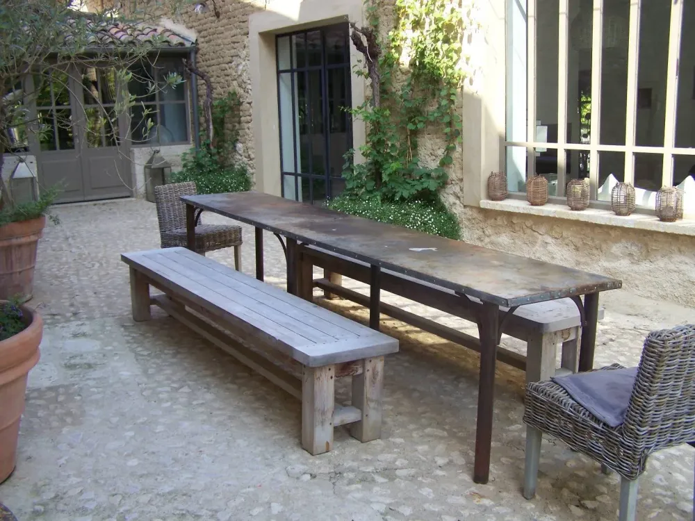 table et bancs extérieurs